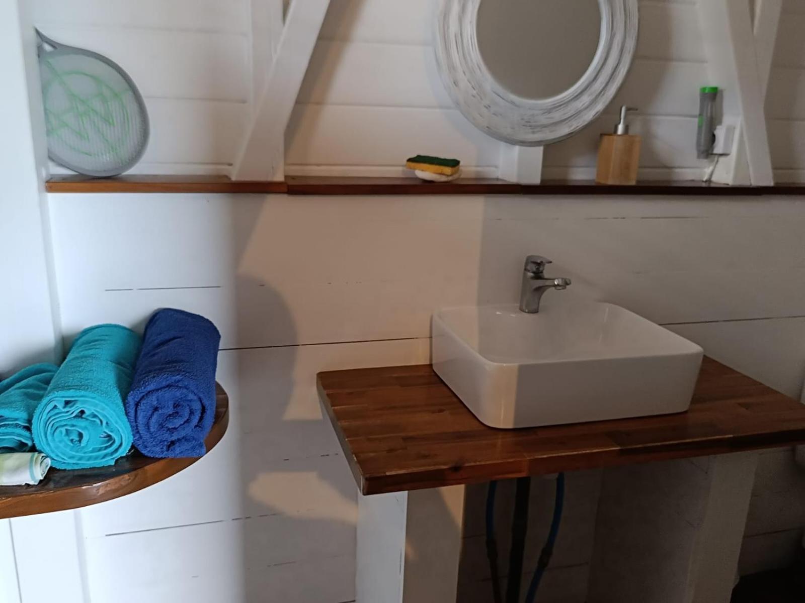 Ti Kaz Anoli Cottage En Bois Avec Vue Sur La Baie Terre-de-Bas Екстериор снимка