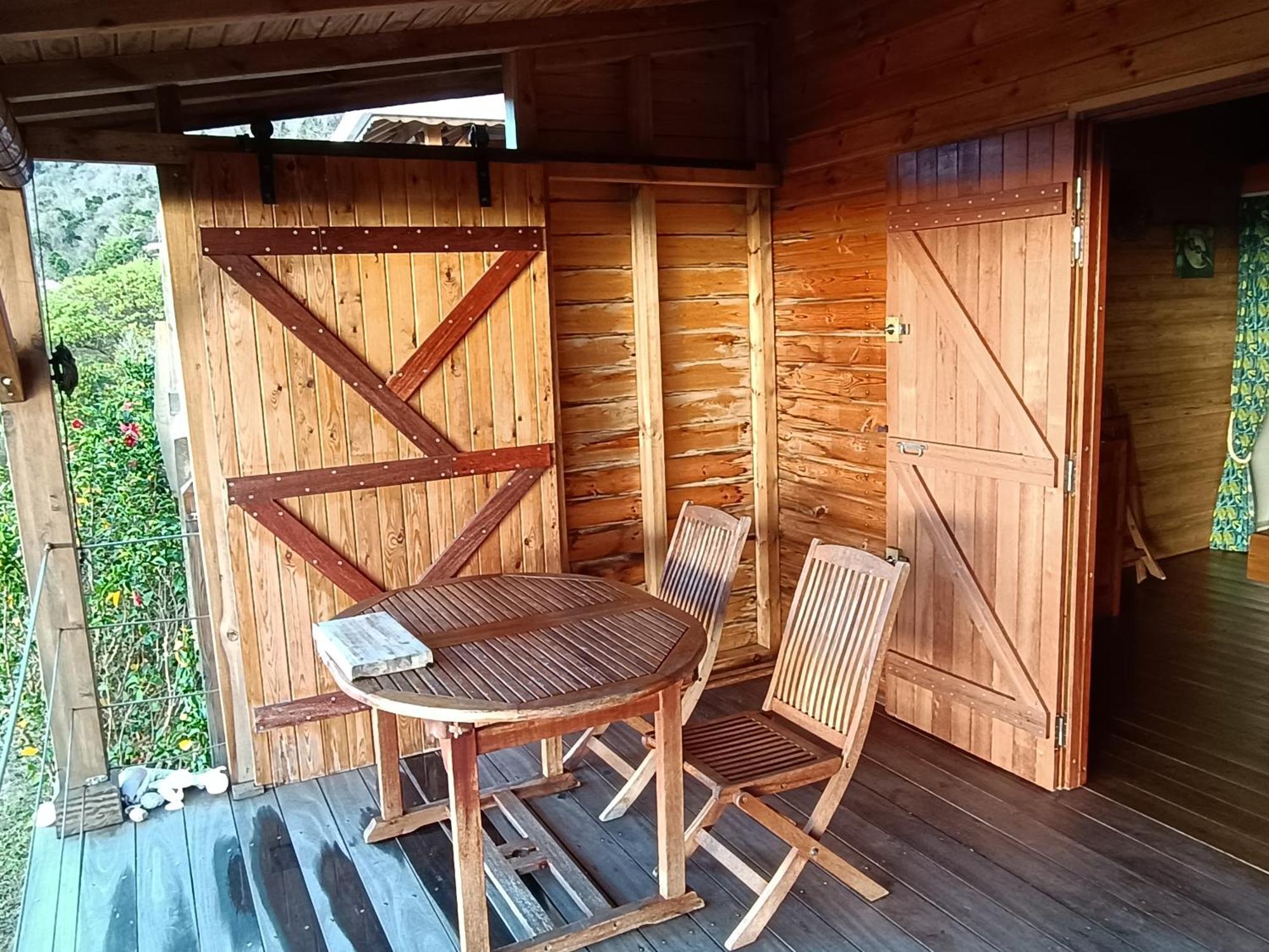Ti Kaz Anoli Cottage En Bois Avec Vue Sur La Baie Terre-de-Bas Екстериор снимка